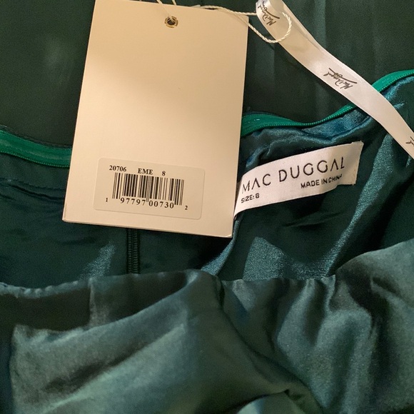 MAC DUGGAL
Emerald Off The Shoulder Tea Length Dress - Picture 12 of 16